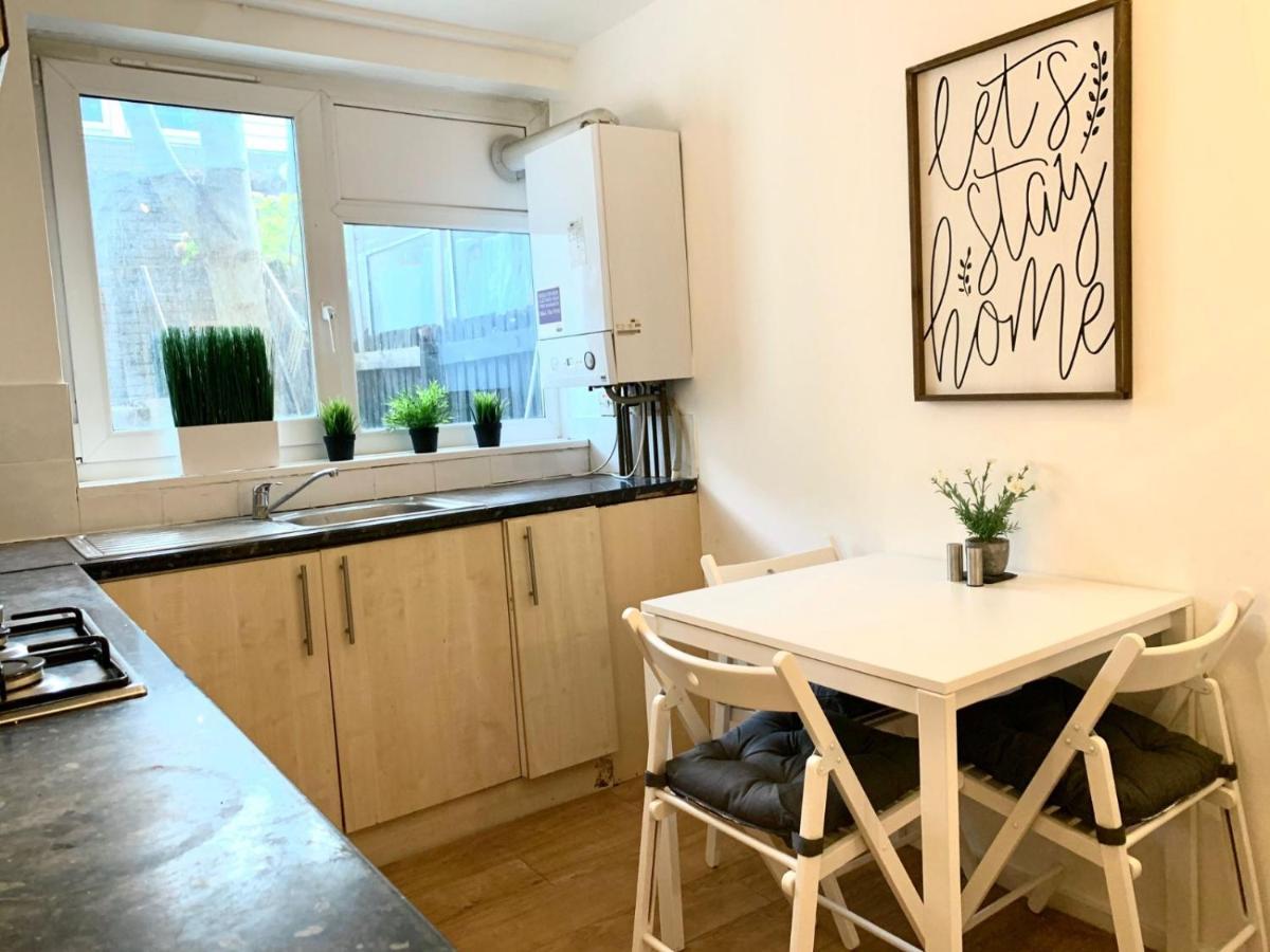 Private Bedrooms In A Flat! Home Away From Home! Shared Bathroom Londres Exterior foto