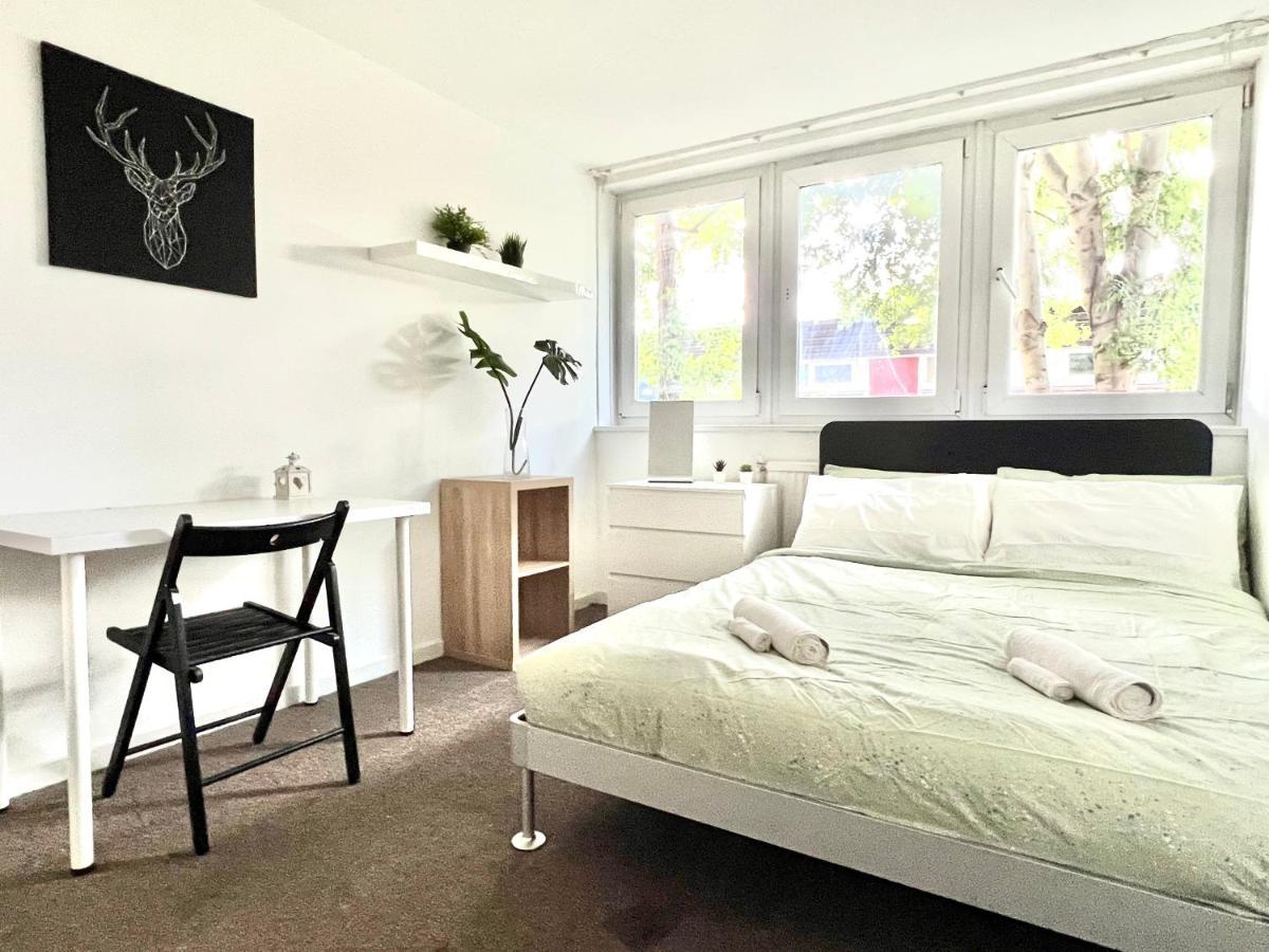 Private Bedrooms In A Flat! Home Away From Home! Shared Bathroom Londres Exterior foto