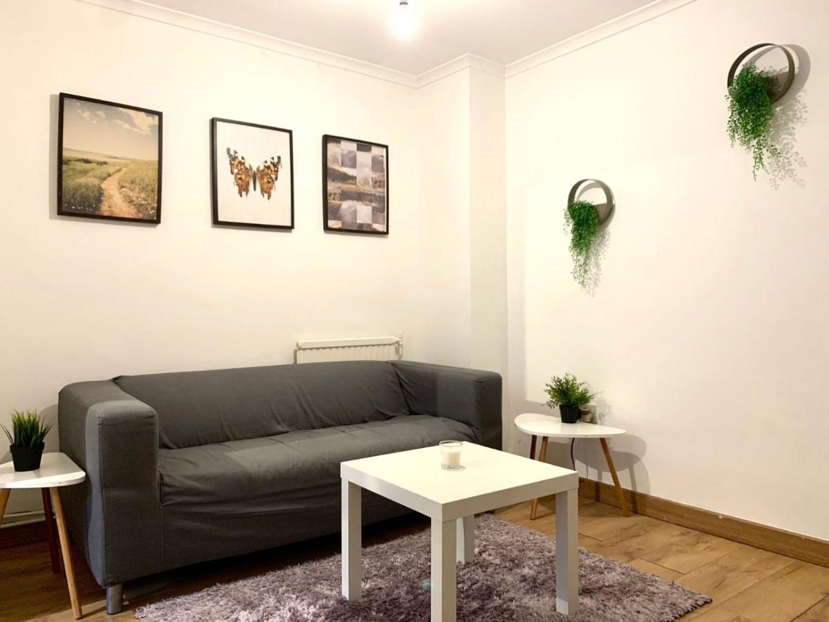 Private Bedrooms In A Flat! Home Away From Home! Shared Bathroom Londres Exterior foto